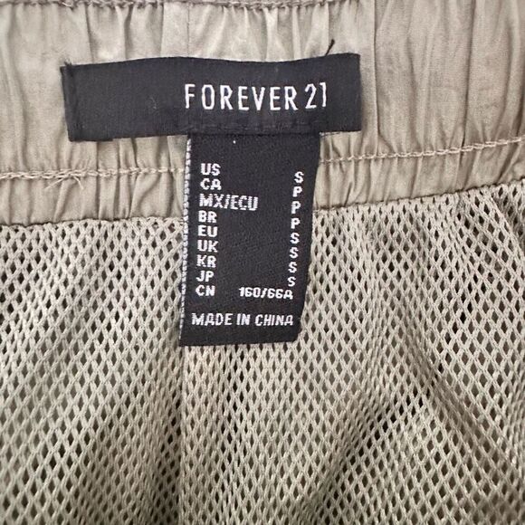 NWT Forever 21 Elastic Waist Drawstring Cargo Jogger Ankle Pant Woven Army Green - Picture 3 of 4